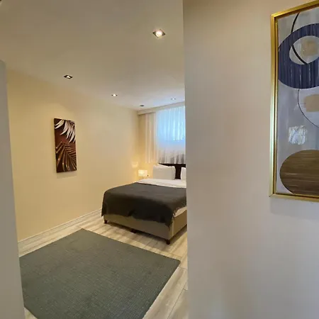 Stylish Sea View 2 Bedroom Steps To The Semesterbostad *
