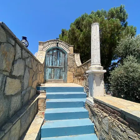 Stylish Sea View 2 Bedroom Steps To The Bogazici