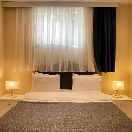 Stylish Sea View 2 Bedroom Steps To The Semesterbostad