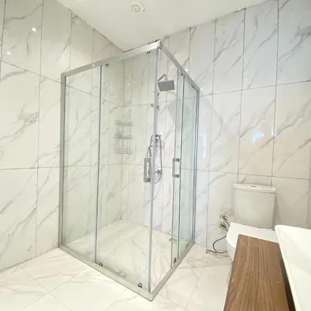 Semesterbostad Stylish Sea View 2 Bedroom Steps To The *