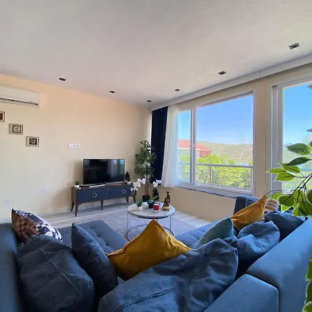 Semesterbostad Stylish Sea View 2 Bedroom Steps To The Bogazici