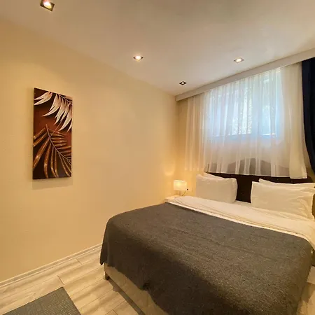 Stylish Sea View 2 Bedroom Steps To The Bogazici