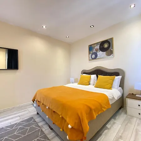 Stylish Sea View 2 Bedroom Steps To The Semesterbostad