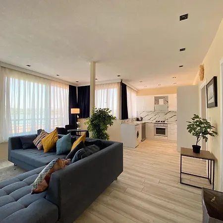 Semesterbostad Stylish Sea View 2 Bedroom Steps To The